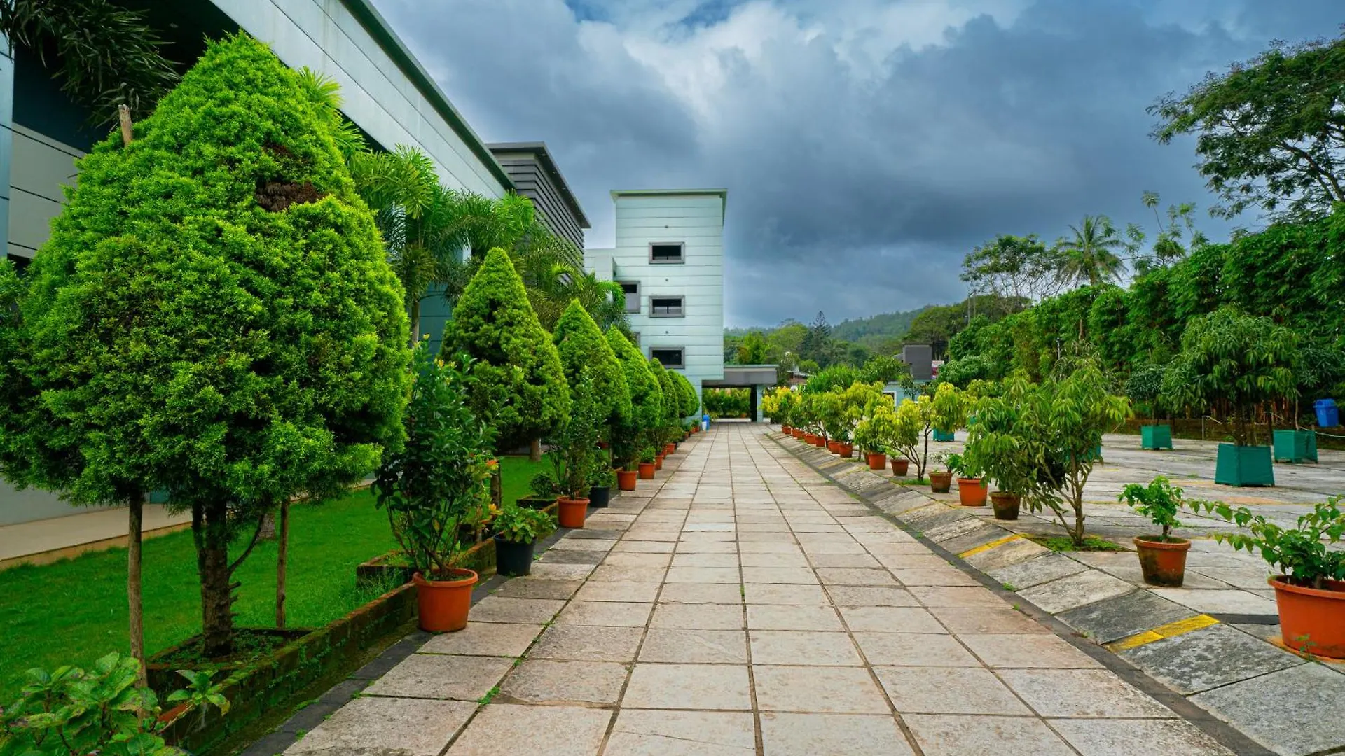 ***  The Sanihara Hotel & Resort Витхири Индия